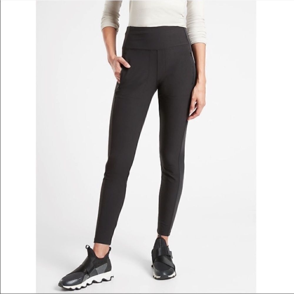 NWT Athleta Headlands Hybrid Tight in Black Size 10
